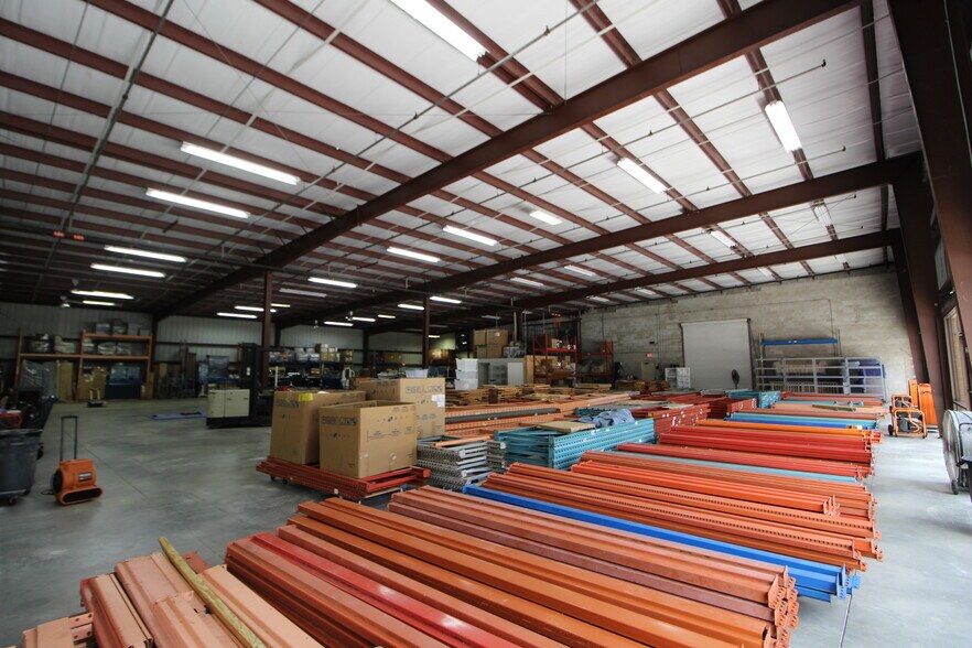 More Photos Of 2499 Porter Lake Dr, Sarasota Warehouse For Lease