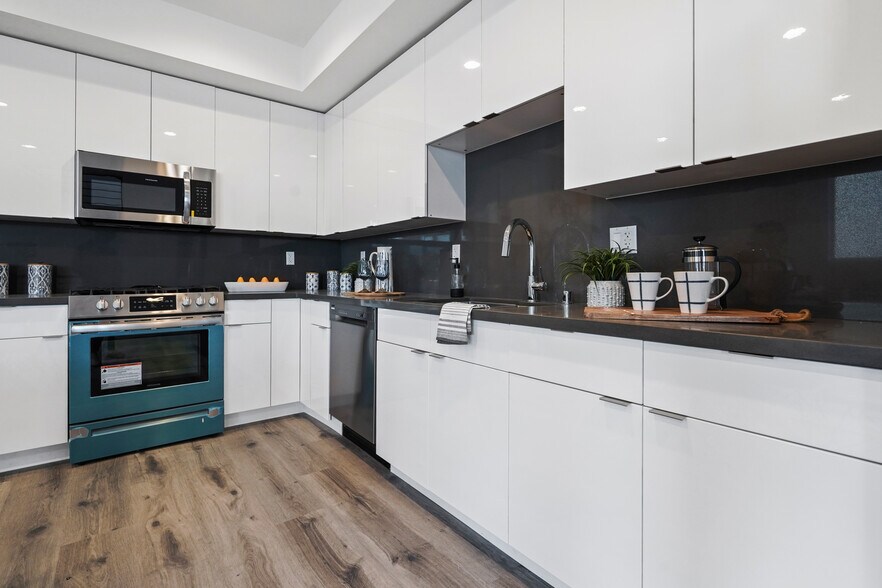 More Photos Of 6056 Craner Ave, North Hollywood Apartments For Sale
