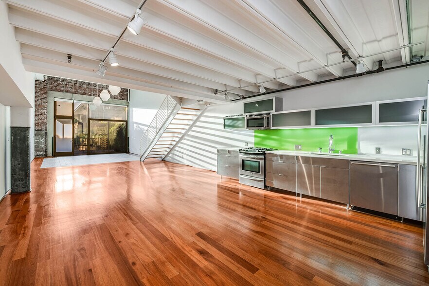 More Photos Of 1850 Industrial St, Los Angeles Apartments For Lease