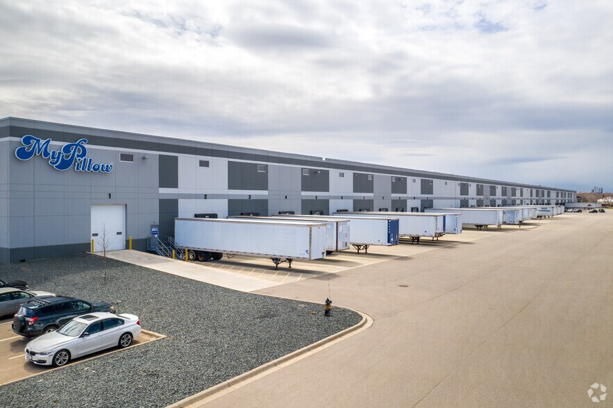 More Photos Of 2101 4th Ave E, Shakopee Distribution For Lease