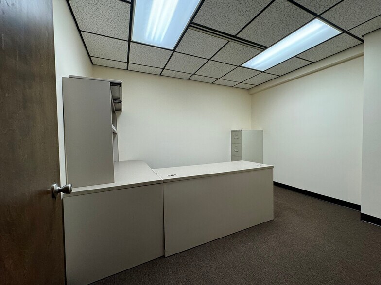 More Photos Of 8396 Mississippi St, Merrillville Office Residential For Lease