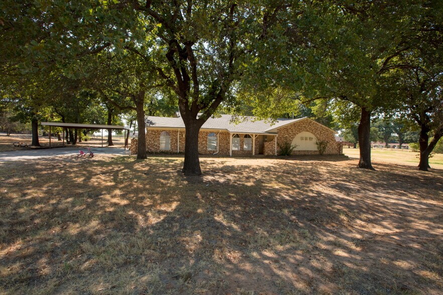 More Photos Of 601 Old Base Rd, Aurora Religious Facility For Sale