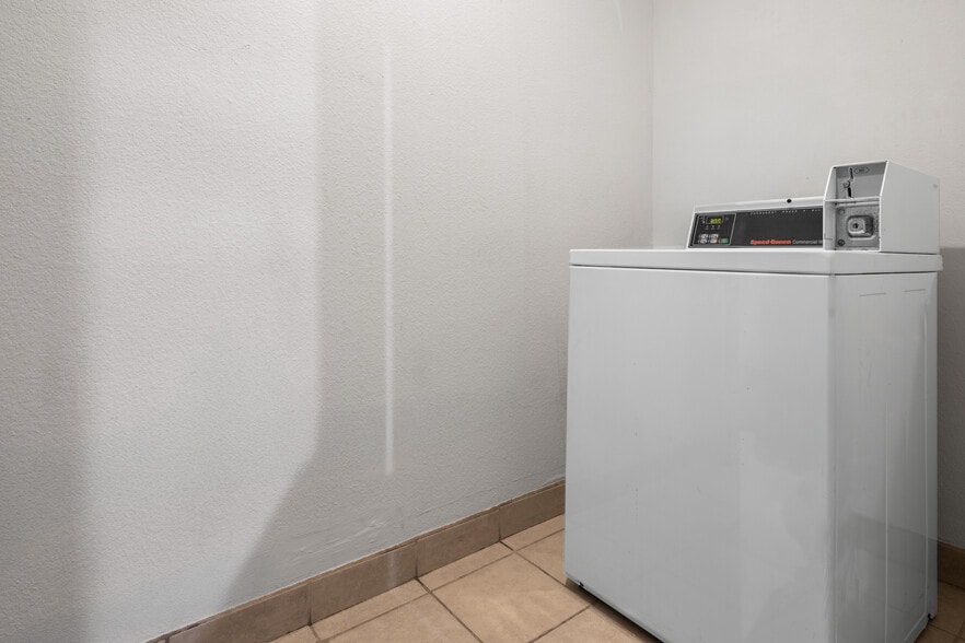 More Photos Of 631 Camino del Rio S, San Diego Hotel For Sale