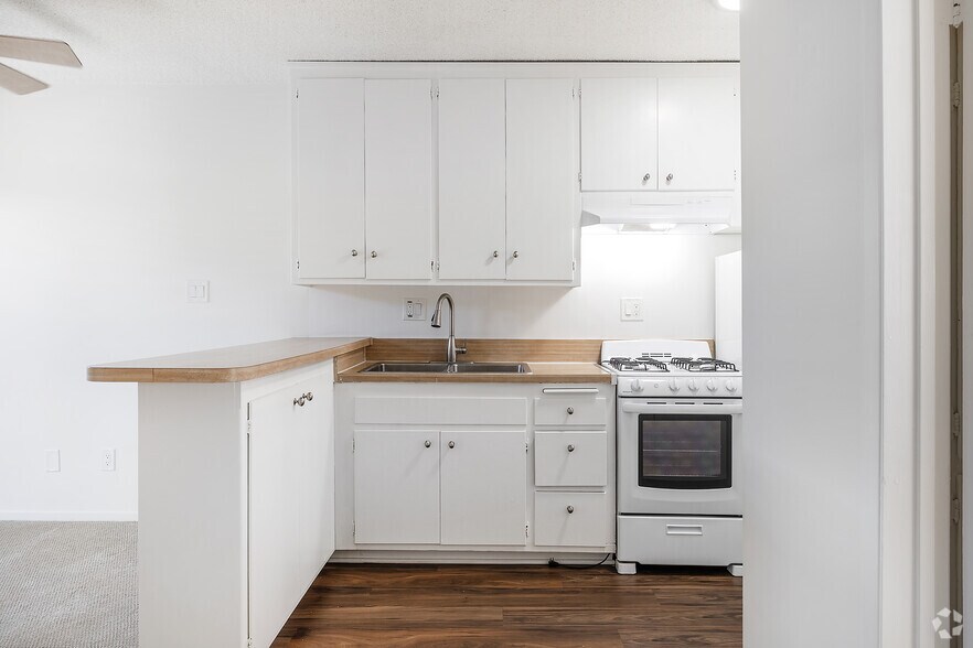 More Photos Of 1666 Federal Ave, Los Angeles Apartments For Sale