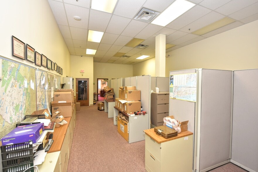 More Photos Of 230 West Parkway, Pompton Plains Flex For Sale