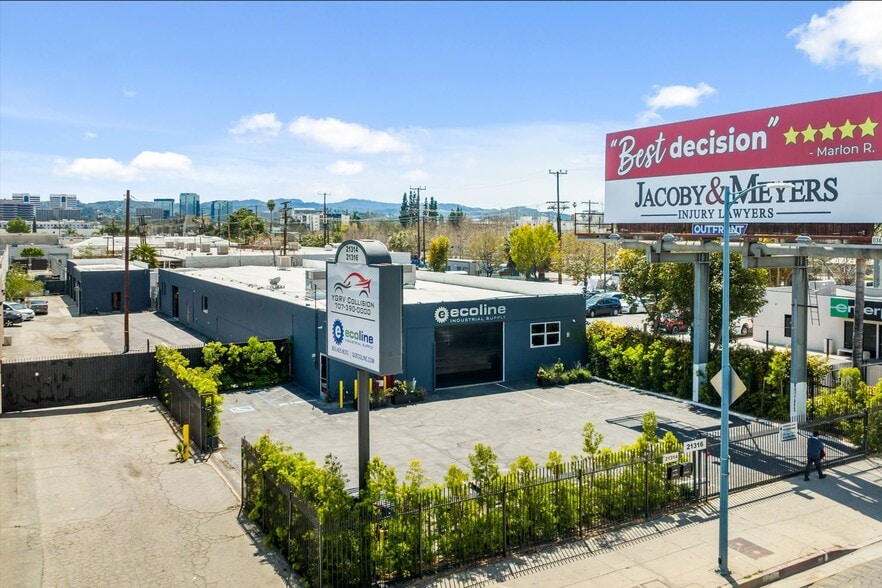 More Photos Of 21314-21316 Sherman Way, Canoga Park Service For Lease