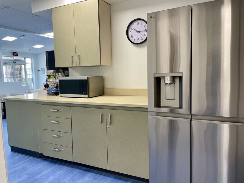 More Photos Of 201 Water Tower Dr, Madison Office For Sale