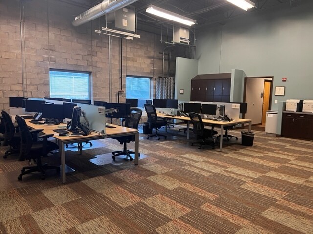 More Photos Of 5901 Technology Center Dr, Indianapolis Office For Lease