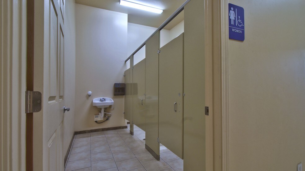 More Photos Of 530 Union Ave, Bakersfield Storefront Retail Office For Sale