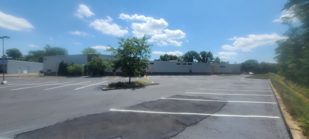 More Photos Of 201 W Carmel Dr, Carmel Theater Concert Hall For Lease