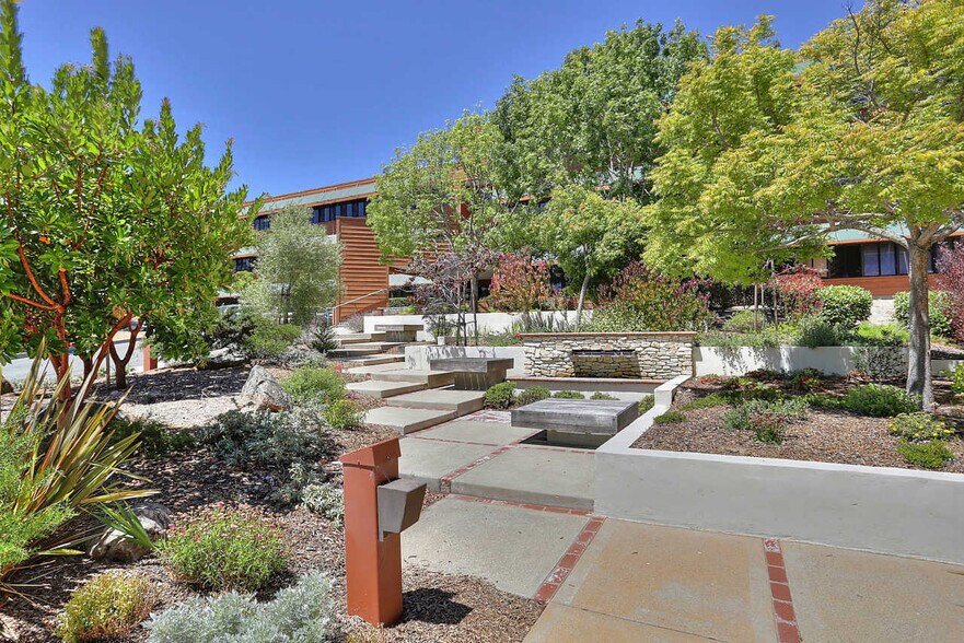 More Photos Of 70 Garden Ct, Monterey Medical For Lease