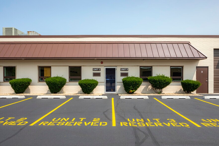 More Photos Of 1084 Industrial Dr, Bensenville Warehouse For Lease