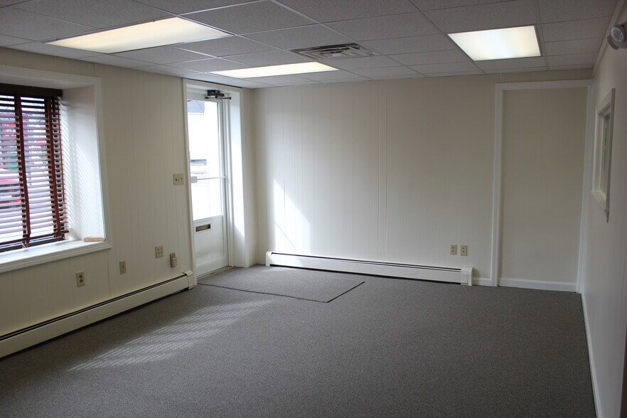 More Photos Of 16-18 Cottage St, Franklin Unknown For Lease