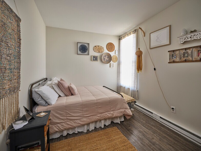 More Photos Of 47 Bridge St, Lambertville Restaurant For Sale