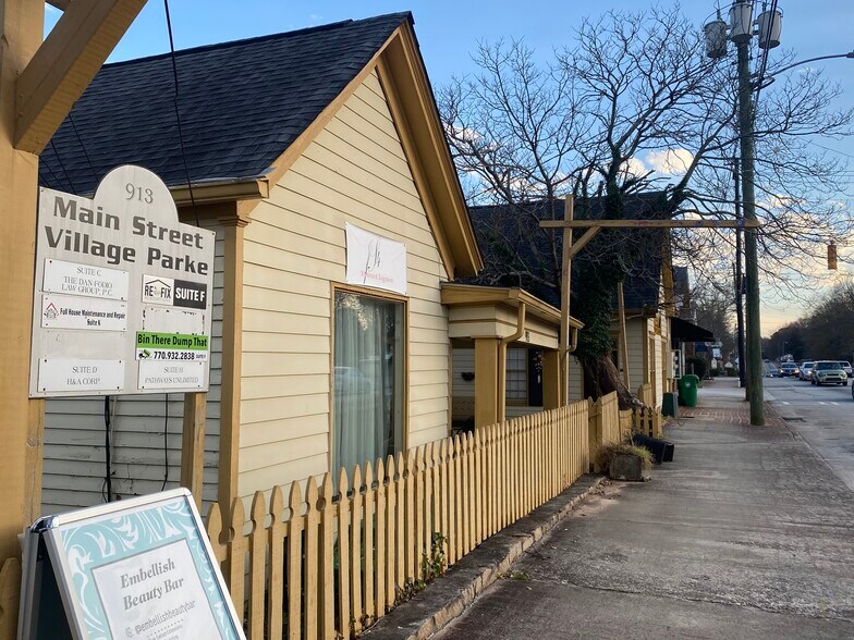 More Photos Of 913 Main St, Stone Mountain Office For Lease