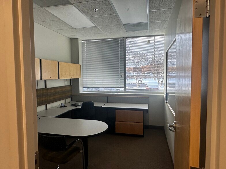 More Photos Of 4437 Brookfield Corporate Dr, Chantilly Office For Lease