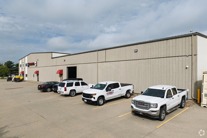 More Photos Of 407 Adventureland Dr NE, Altoona Truck Terminal For Sale