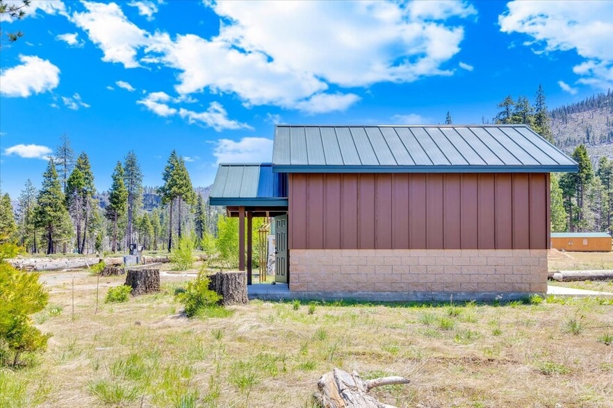 More Photos Of 1 State Hwy 108, Pinecrest Hotel For Sale