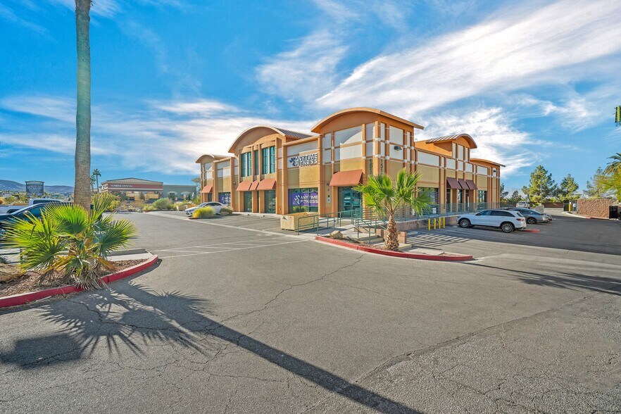 More Photos Of 1510 W Horizon Ridge Pky, Henderson Unknown For Lease