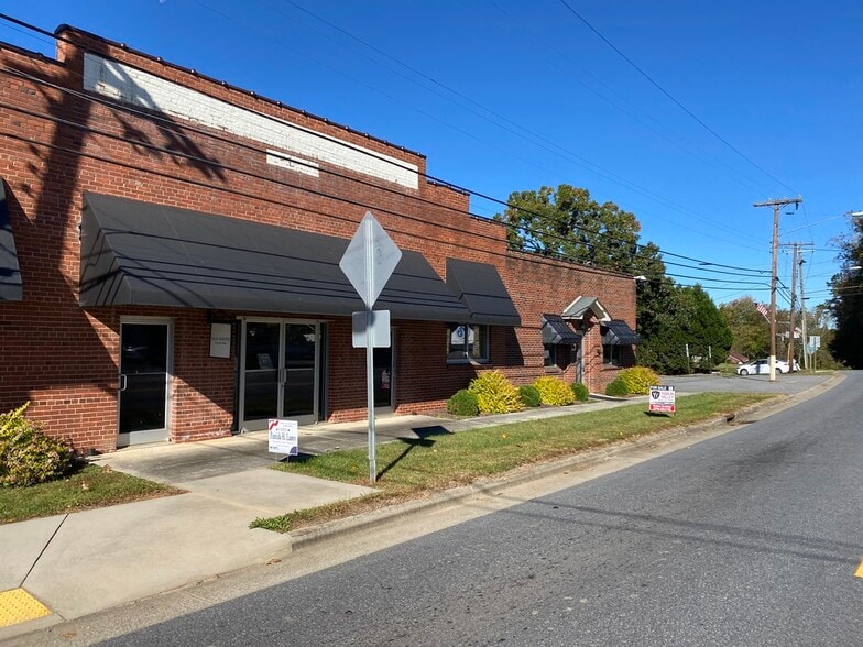 More Photos Of 201 N Main St, Catawba Warehouse For Lease