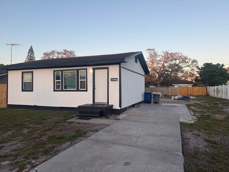 Primary Photo Of 1457 S Missouri Ave, Clearwater Auto Dealership For Lease