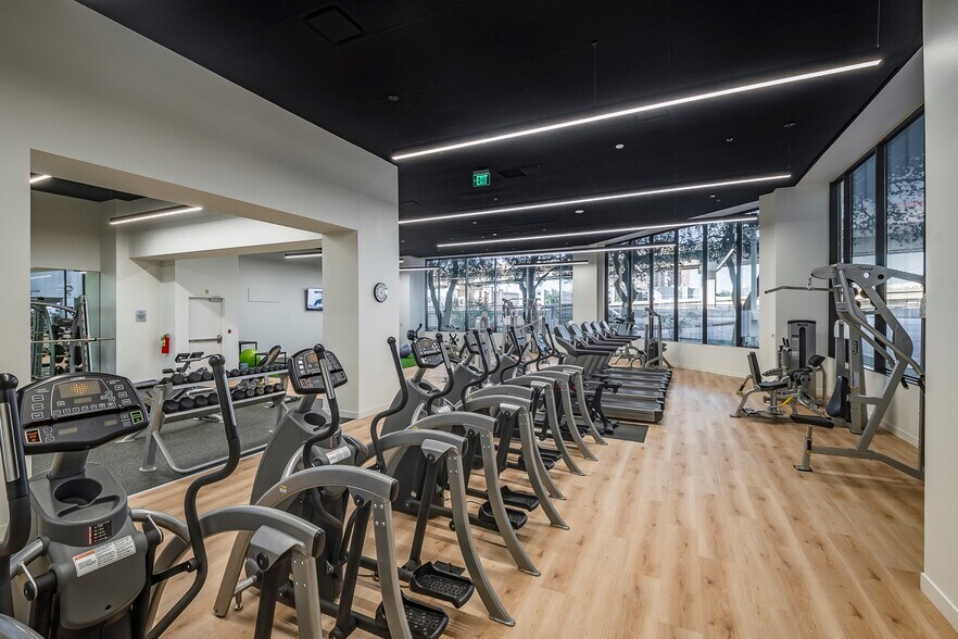 More Photos Of 12770 Merit Dr, Dallas Office For Lease