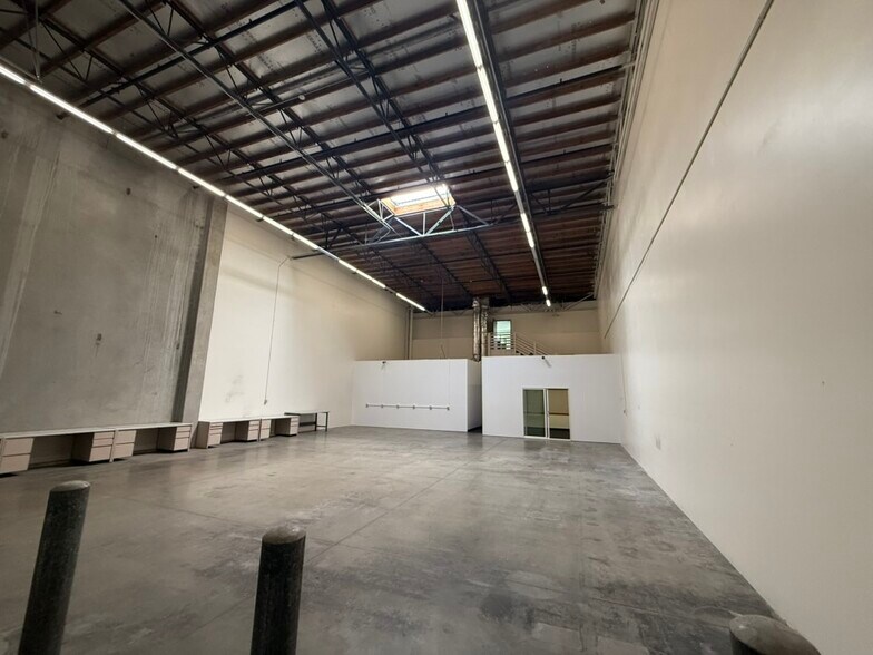 More Photos Of 15823 W Monte St, Sylmar Warehouse For Sale