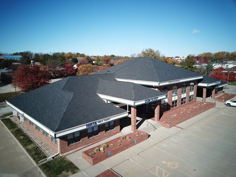 More Photos Of 2828-2844 104th St, Urbandale Office For Sale