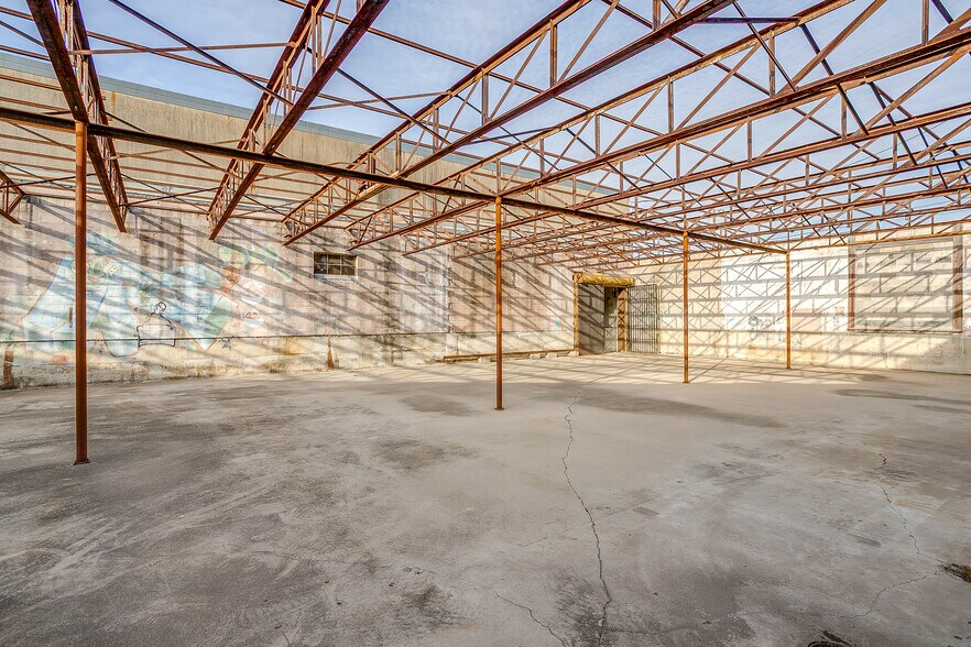 More Photos Of 1008 E 11th St, Fort Worth Warehouse For Lease
