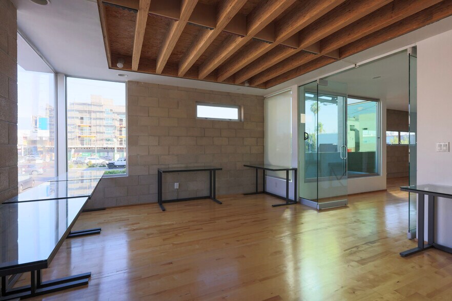 More Photos Of 6615-6621 Melrose Ave, Los Angeles Loft Creative Space For Lease