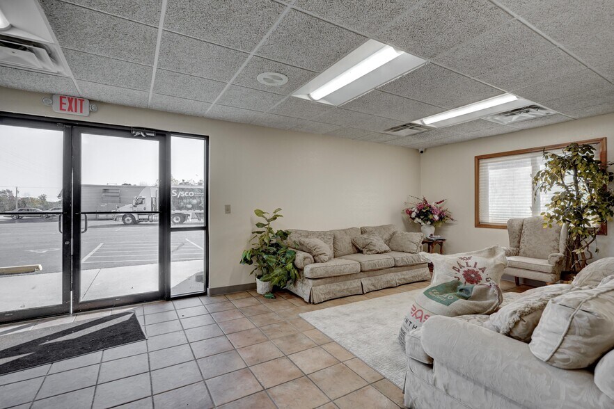 More Photos Of 2728 & 2802 N Rangeline Road, Joplin Flex For Sale