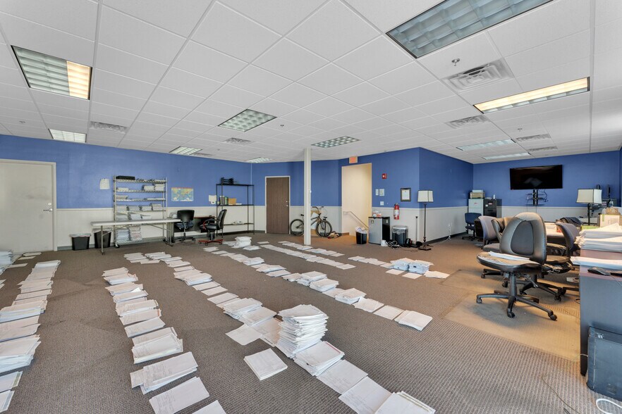 More Photos Of 1859-1863 Whitney Mesa Dr, Henderson Flex For Sale