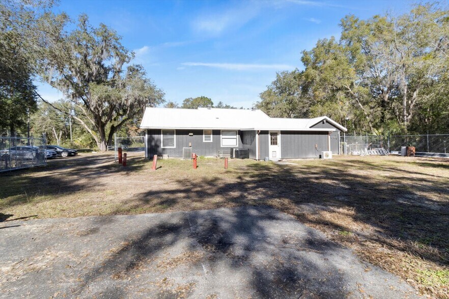 More Photos Of 7630 W Dunnellon Rd, Dunnellon Office For Sale