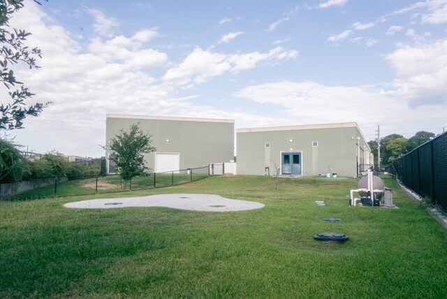 More Photos Of 21725 Clay Rd, Katy Veterinarian Kennel For Sale