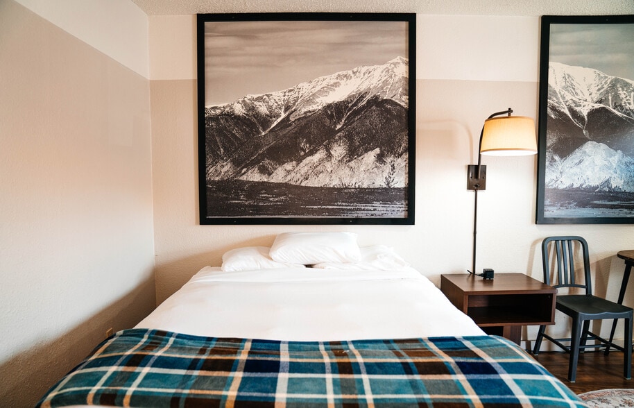More Photos Of 525 W Rainbow Blvd, Salida Hotel For Sale