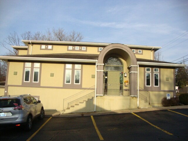 More Photos Of 219 W 55th St, Clarendon Hills Office For Lease