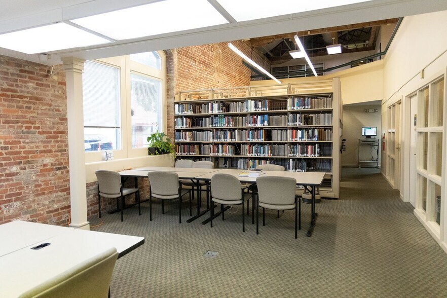 More Photos Of 81 Mary St, Charleston Office For Lease