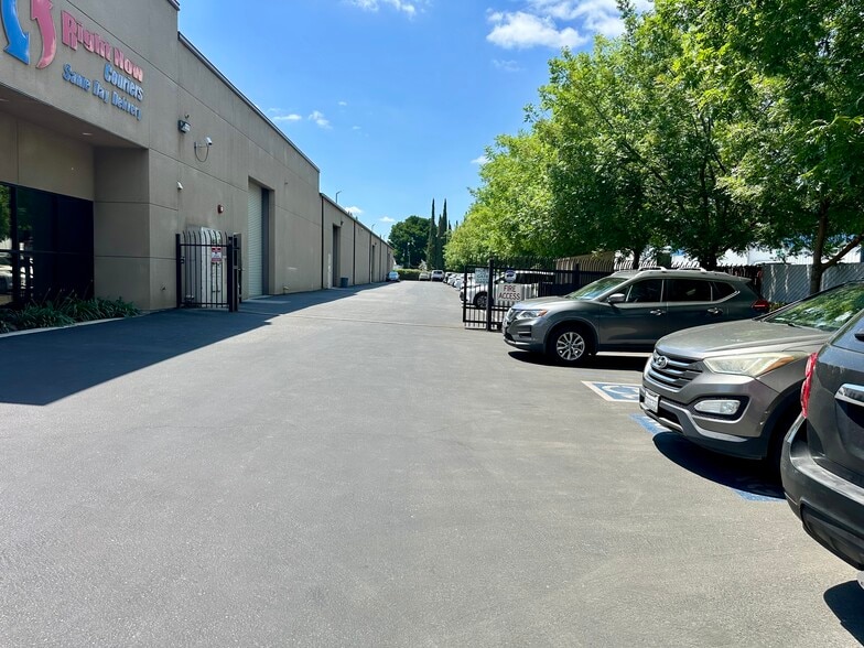 More Photos Of 96 S West Ave, Fresno Warehouse For Lease