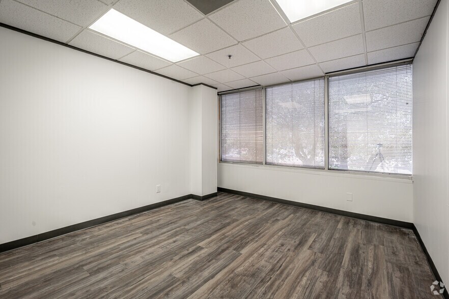 More Photos Of 2646 S Loop W, Houston Medical For Lease