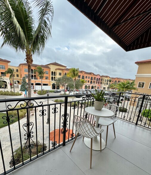 More Photos Of 23150 Fashion Dr, Estero Storefront Retail Office For Lease