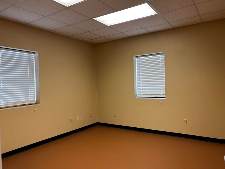 More Photos Of 1010 S Meadow Ave, Odessa Warehouse For Sale