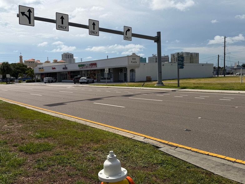 More Photos Of 814 Court St, Clearwater Storefront For Lease