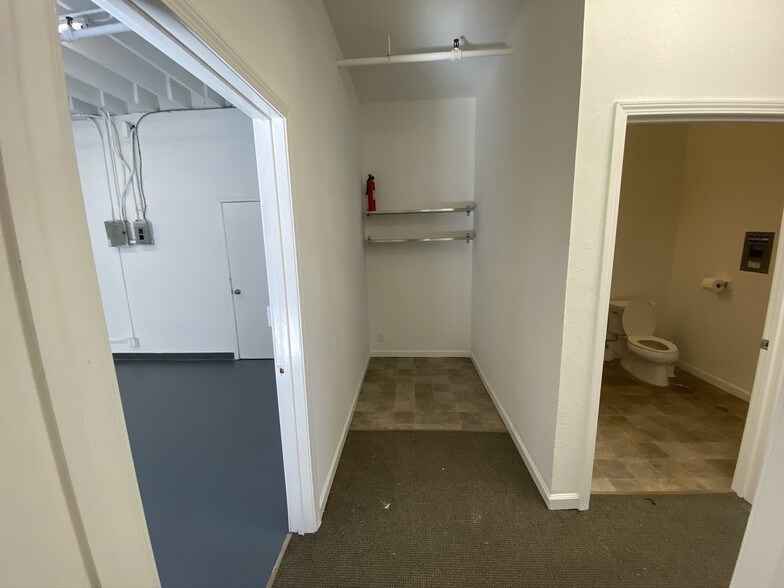 More Photos Of 936-938 S Amphlett Blvd, San Mateo Warehouse For Lease