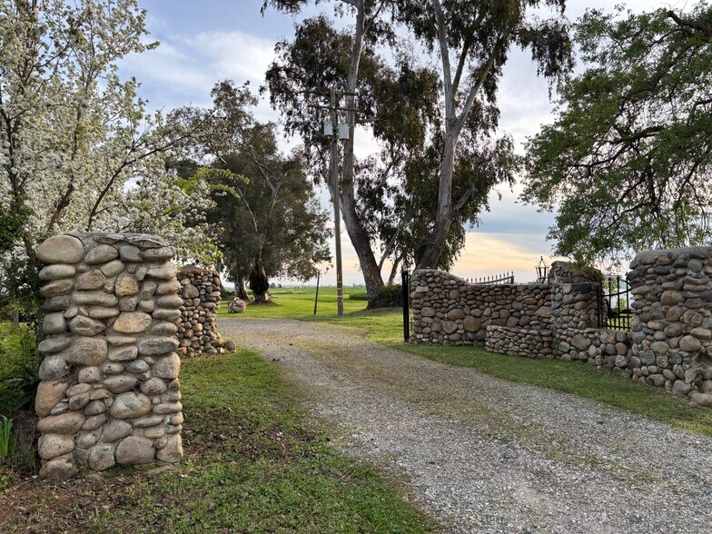 More Photos Of 3027 W Wise Rd, Lincoln Land For Sale