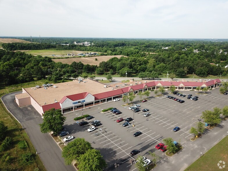 Primary Photo Of 2901-2949 Williamsburg Rd, Richmond Supermarket For Lease