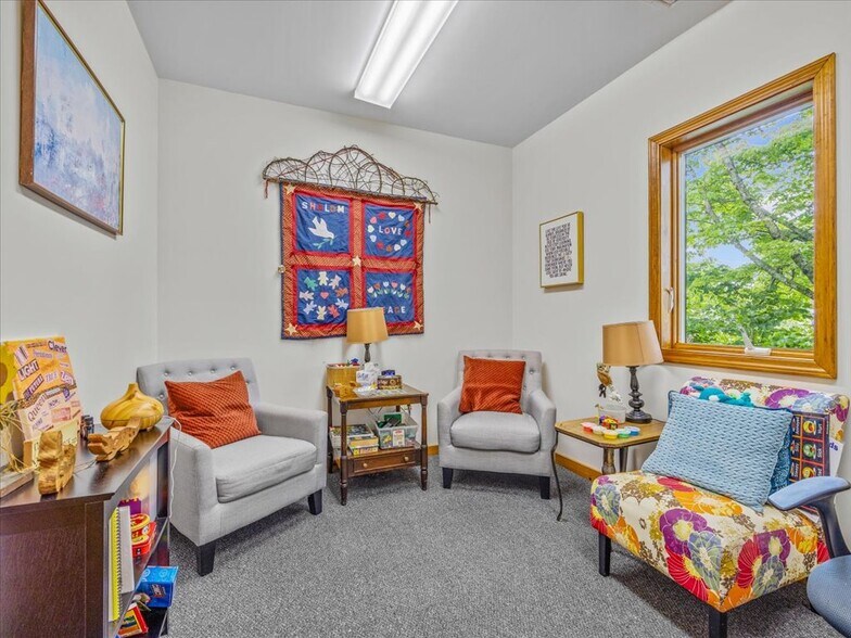 More Photos Of 200 W Town St, Norwich Office For Sale