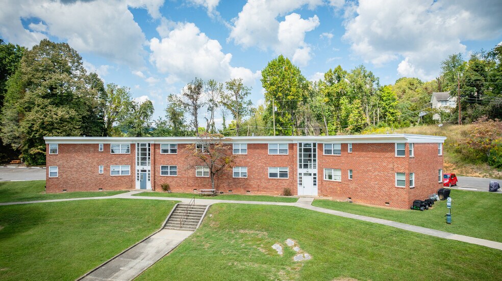 Primary Photo Of 132 Mesa Ln, Bristol Apartments For Sale