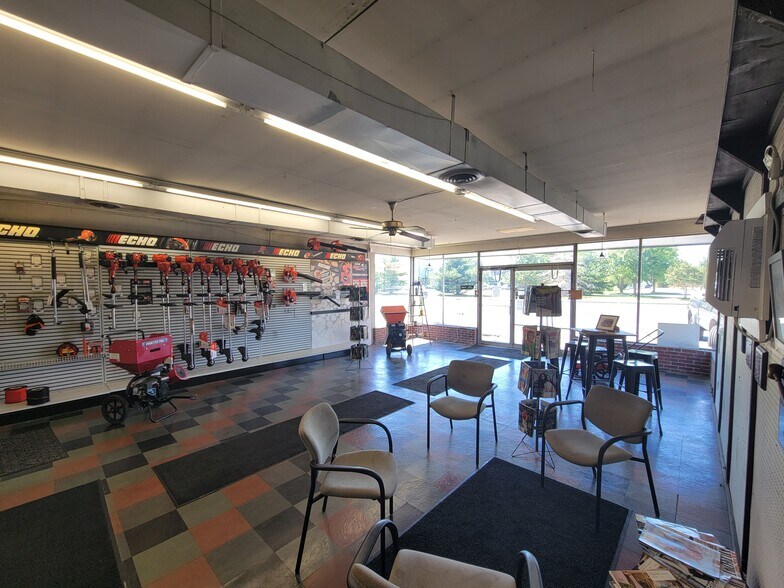 More Photos Of 728 Leipsic Rd, Dover Auto Repair For Sale