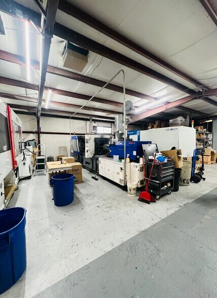 More Photos Of 590 N Main St, Leeds Manufacturing For Sale