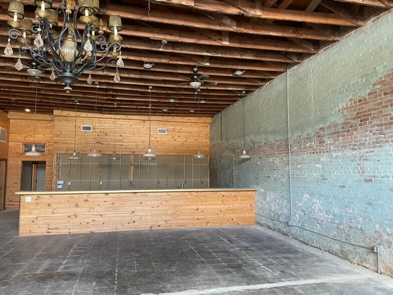 More Photos Of 189 Broadway St, Alba Storefront Retail Office For Sale